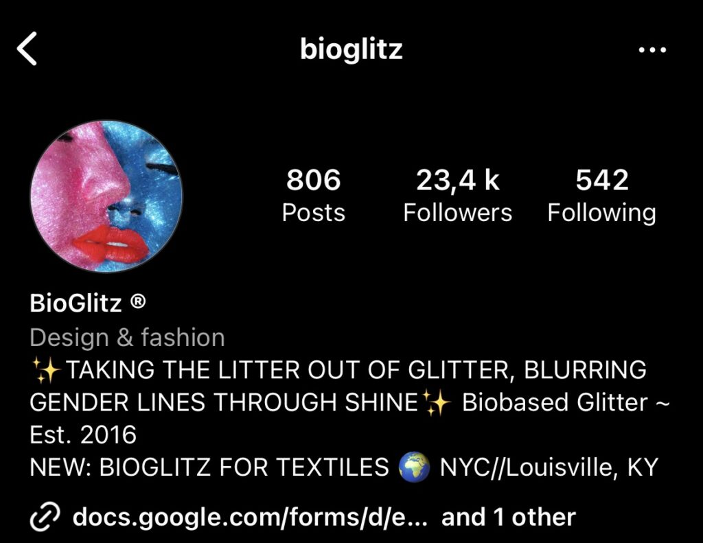 Instagram bio značky Bioglitz, která vyrábí přírodní třpytky